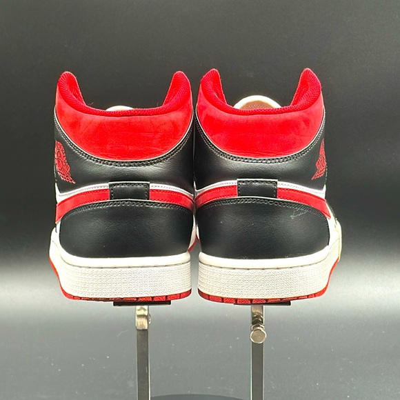 Jordan 1 Retro High OG “Gym Red” 2019. Size 11. Mens. Like New Condition!! - Picture 5 of 6